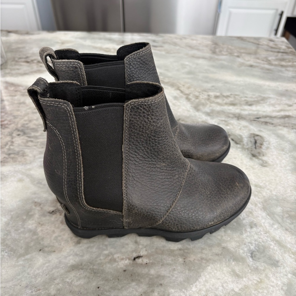 Sorel Women's Size 5.5 Joan of Arctic Wedge II Chelsea Boot Black Leather